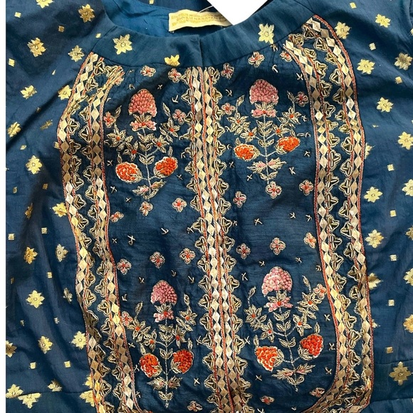 Hand embroidered 3 piece Anarkali Set - Picture 4 of 7